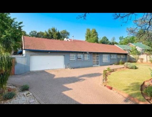 5 BEDROOM HOUSE FOR SALE IN QUELLERINA